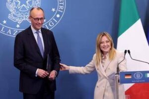 Asse tra Germania e Italia per l’Europa, Macron rilancia con gli eurobond e il ‘buy european’