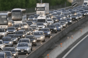 Autostrade, in coda per traffico e cantieri: da oggi scatta il rimborso del pedaggio