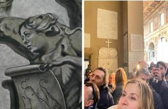 In centinaia nella basilica romana per vedere l’affresco che somiglia a Meloni