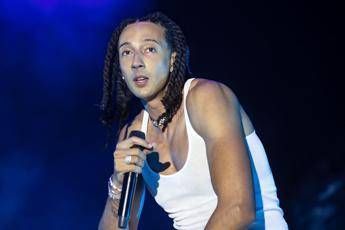 Milano Cortina, dopo le polemiche Ghali pubblica a sorpresa il nuovo singolo ‘Basta’