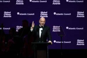 Russia fuori dal calcio mondiale, anche Ue boccia Infantino: “Guerra causa dolore”