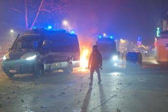 Scontri Torino, la bozza di risoluzione del centrodestra: “Attacco a Stato, più tutele per agenti”