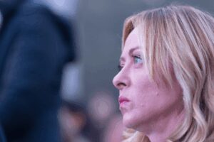 Scontri al corteo per Askatasuna, Meloni alle Molinette in visita agli agenti feriti