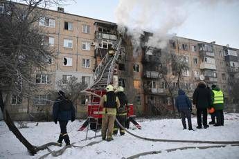 Ucraina, Zelensky: “Cambieremo difesa aerea”. Aut aut Russia sui negoziati: “Garanzie di sicurezza o niente accordo”