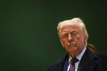 Iran, Trump: “Stop guerra solo con la resa di Teheran”. No a invasione di terra: “Non serve”