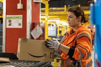 Amazon, 16 milioni di euro per la sicurezza su lavoro in Italia