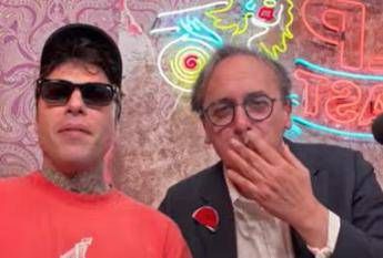 Bonelli e la gag dello spinello da Fedez: “Niente di preparato, ho fumato per lanciare un messaggio”