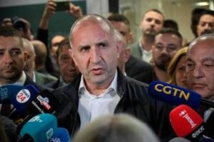 Bulgaria, Radev ha maggioranza assoluta in Parlamento: “Vittoria della speranza”