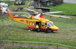 Cammina sul ciglio della strada e precipita in un dirupo, morta 58enne in Trentino