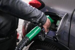 Caro carburanti, benzina supera quota 1,9 euro al litro: prima volta in due anni﻿