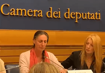 Famiglia nel bosco, la mamma: “I miei figli stanno subendo una crudeltà estrema”