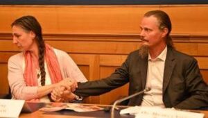 Famiglia nel bosco, la perizia psichiatrica: “Genitori inadeguati, no a ricongiungimento”