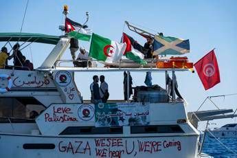 Flotilla per Gaza: “Intercettati da motoscafi israeliani”. Farnesina chiede informazioni a Tel Aviv