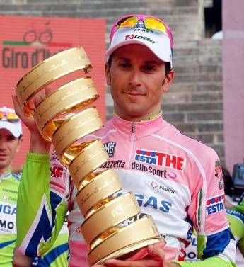 Fumo, Ivan Basso: “Da sportivo ed ex paziente oncologico dico sì a sigarette più care”