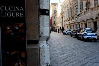 Genova, stop a pubblicità di fonti fossili negli spazi pubblici. Centrodestra contro la mozione: “Follia green”