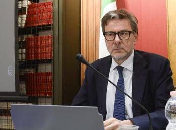 Giorgetti: “Ridotto deficit senza manovre restrittive”