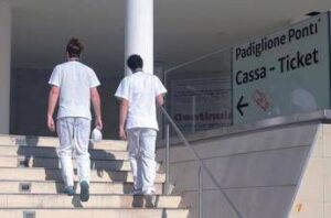 Infermieri introvabili, si cercano all’estero: boom di arrivi da Tunisia, India e Paraguay﻿