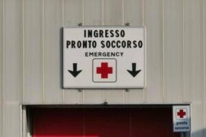 Investita accidentalmente dall’auto del papà, muore bimba di 2 anni