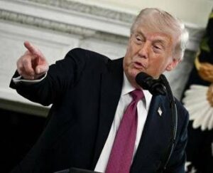 Iran-Usa, Trump cancella missione negoziatori in Pakistan: “A Teheran non si sa chi comanda”