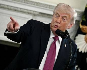 Iran-Usa, Trump cancella missione negoziatori in Pakistan: “A Teheran non si sa chi comanda”