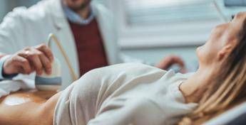 Italiane mamme sempre più tardi, età media 32,7 anni. Appello Ivi: “Più attenzione ai tempi della fertilità”