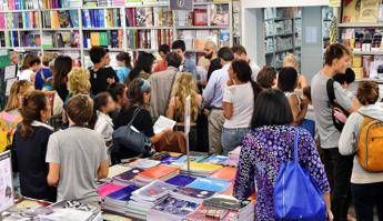 Leggere libri riduce il rischio di demenza? Ecco cosa c’è di vero secondo i medici anti-bufale