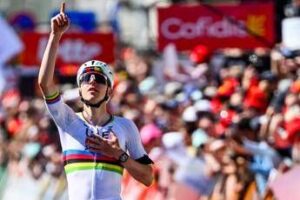 Liegi-Bastogne-Liegi, ancora Pogacar: successo e dedica al compagno di squadra morto