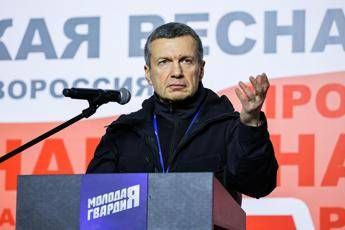 “Meloni vergogna della razza umana”: l’attacco della tv russa in italiano. Farnesina convoca l’ambasciatore