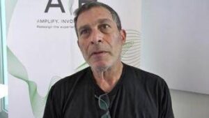 Miastenia gravis, l’artista Daniel Wurtzel: “Liberatorio accettare di non controllare tutto”