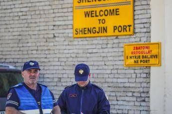 Migranti, ministro Esteri Albania: “Accordo con Italia non verrà rinnovato”