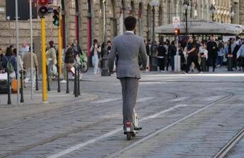 Monopattini elettrici, slitta al 16 luglio assicurazione obbligatoria: multe fino a 400 euro
