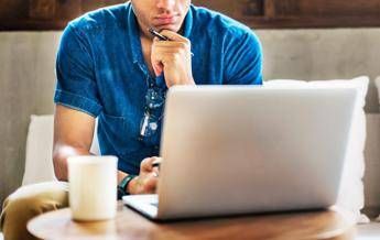 Più isolati con lo smart working, in uno studio l’impatto sul benessere mentale