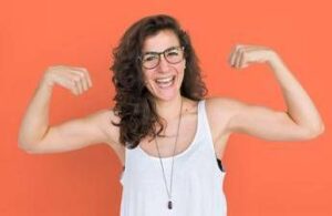 Salute, donne più competenti degli uomini nel gestirla: usano meglio il fai da te e l’Intelligenza artificiale