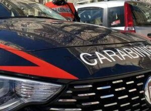 Scontro a fuoco in strada a Napoli, ferite due ragazze di 23 e 24 anni