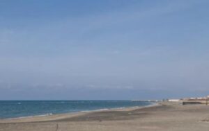 Si tuffa dal pontile e muore: mistero su un giovane senza documenti a Ostia