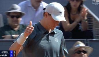 Sinner, nervosismo a Madrid: fallisce il set point e alza il pollice