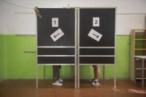 Sondaggio politico, Fratelli d’Italia in stallo e giù il Pd