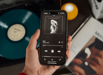 Taylor Swift prosegue la battaglia del copyright contro l’IA