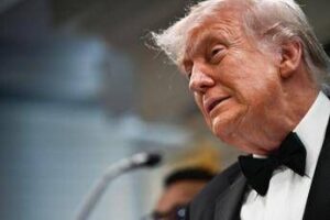 Trump: “Viviamo in un mondo folle. Aggressore ispirato dai No Kings”