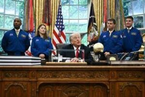 Usa-Iran, Trump: “Avanti tutta con blocco navale”. Teheran: “Vuole strangolarci”