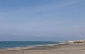Cadavere sul bagnasciuga a Ostia, indagini in corso
