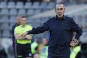 Caos Roma-Lazio, Sarri all’attacco: “Se si gioca domenica alle 12 non vado, fossi il presidente non presenterei la squadra”