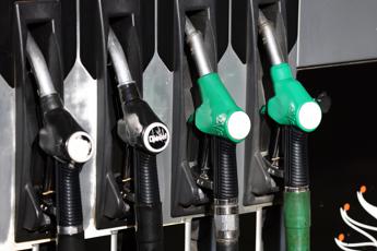 Carburanti, continua corsa prezzi di benzina e diesel: in 10 regioni gasolio già sopra i 2 euro