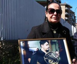 Concertone primo maggio, mamma Giogiò: “Geolier ha mantenuto la promessa fatta sulla bara di mio figlio”