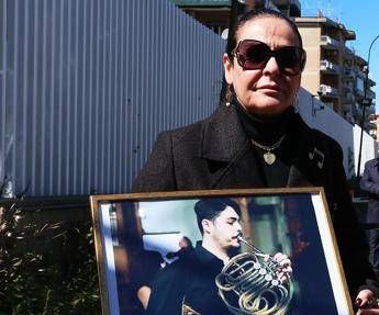 Concertone primo maggio, mamma Giogiò: “Geolier ha mantenuto la promessa fatta sulla bara di mio figlio”