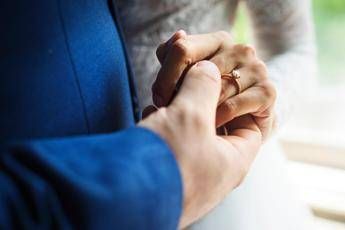 Dal nipote di re Carlo a Talita Furstenberg, un’estate di matrimoni ‘royal’