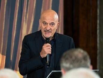 David Donatello, show di Claudio Bisio al Quirinale con battuta su ‘caso Minetti’