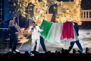 Eurovision, chi sono i 25 finalisti di stasera: l’ordine di uscita e quando canta Sal Da Vinci