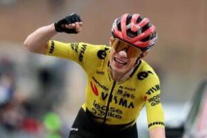 Giro d’Italia, Vingegaard vince la settima tappa ed Eulalio resta maglia rosa