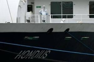 Hantavirus su nave crociera, positivo altro membro dell’equipaggio Mv Hondius. Oms: “Siamo a 12 casi e tre morti”